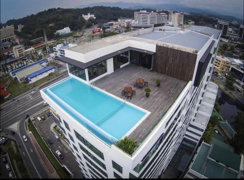 Sky Suite Top Floor With Rooftop Pool & Gym Kota Kinabalu Eksteriør bilde